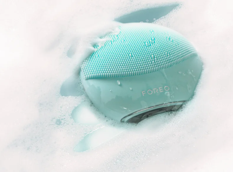 FOREO LUNA 4 mini covered in foam