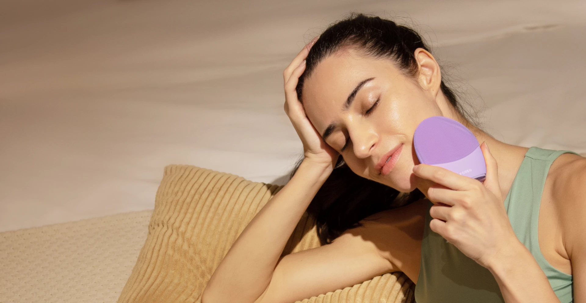 FOREO LUNA™ 4 detail 1