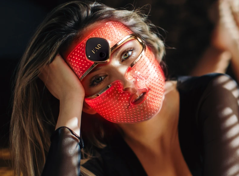 FOREO FAQ 202 Red Light Device