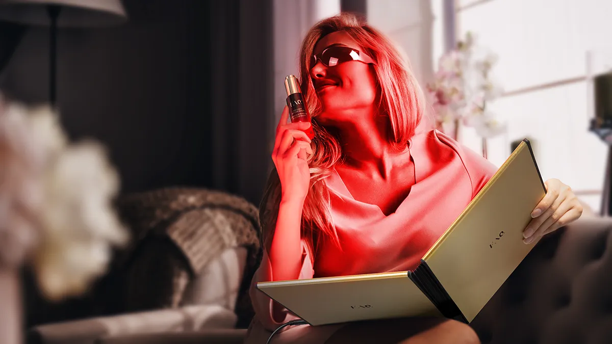A woman using FAQ dual red LED panel