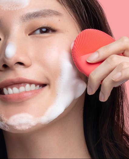 All FOREO LUNA™ Facial Cleansing Devices & Cleansers