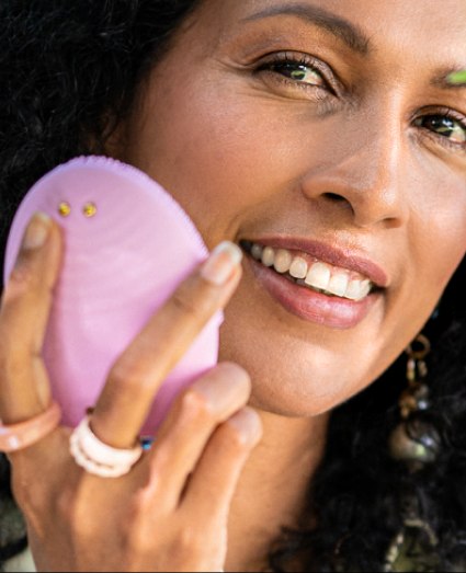 All FOREO LUNA™ Facial Cleansing Devices & Cleansers
