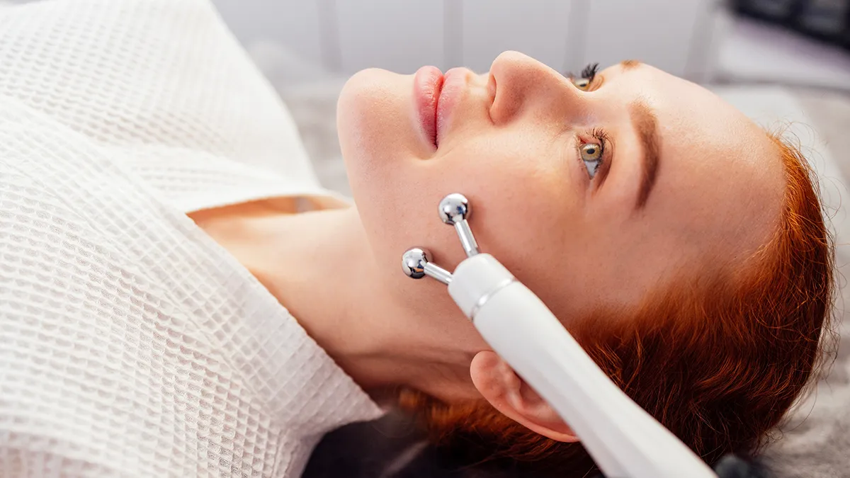professional microcurrent facelift in clinic