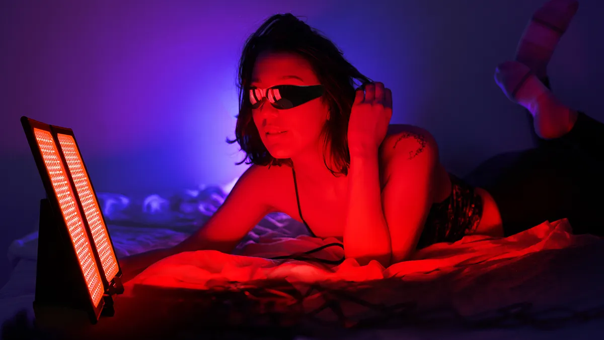 A woman using FAQ dual red light panel