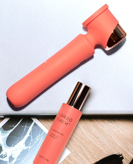 PEACH FUZZ_PANTONE PEACH FUZZ_PANTONE_FOREO