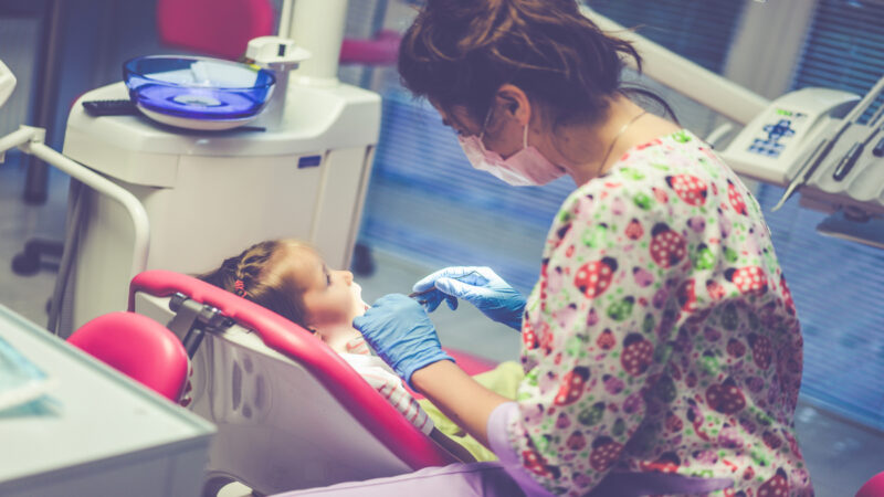 cepillar dientes bebe