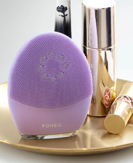 FOREO LUNA™ 4 plus | Red LED Cleansing & Microcurrent