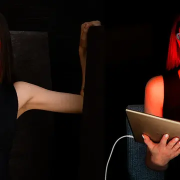A comparisn of a woman on the left using a red light mask and a woman on the right a red light panel