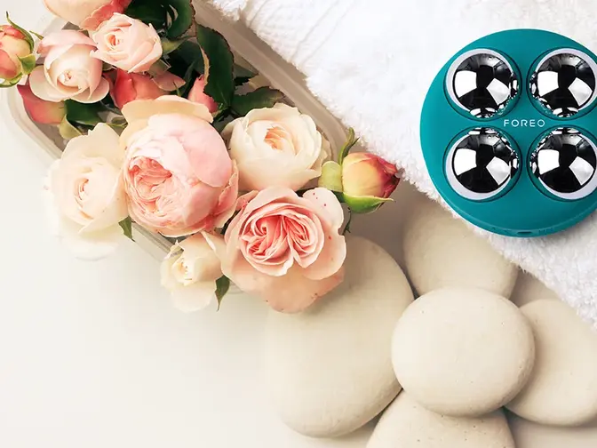 BEAR 2 body microcurrent device for body BEAR 2 body with gorgeous blooming flowers in a clean beige lifestyle aesthetics