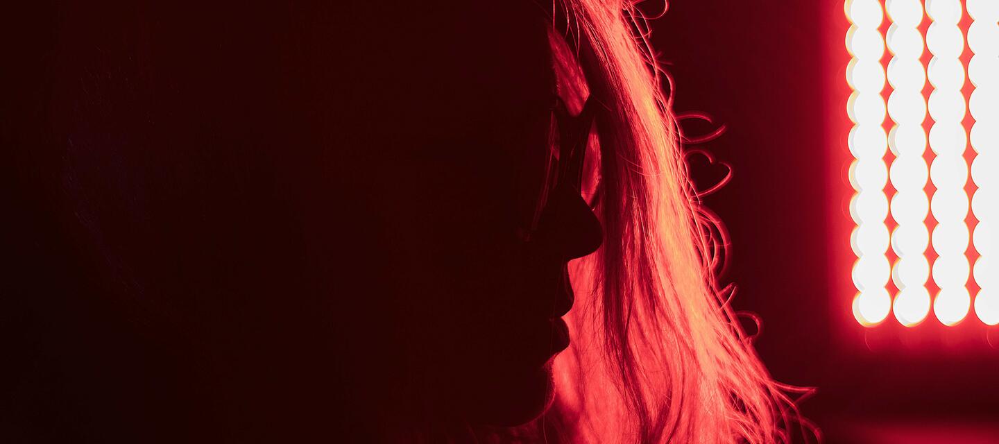 la luz roja puede ayudarte a dormir mejor