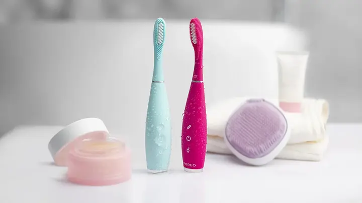 best sonic toothbrush issa 4 collection in a modern bathroom